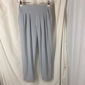 CALIA M Lightweight Pleated Snap Leg Ankle Pants Pale Gray Carrie Underwood